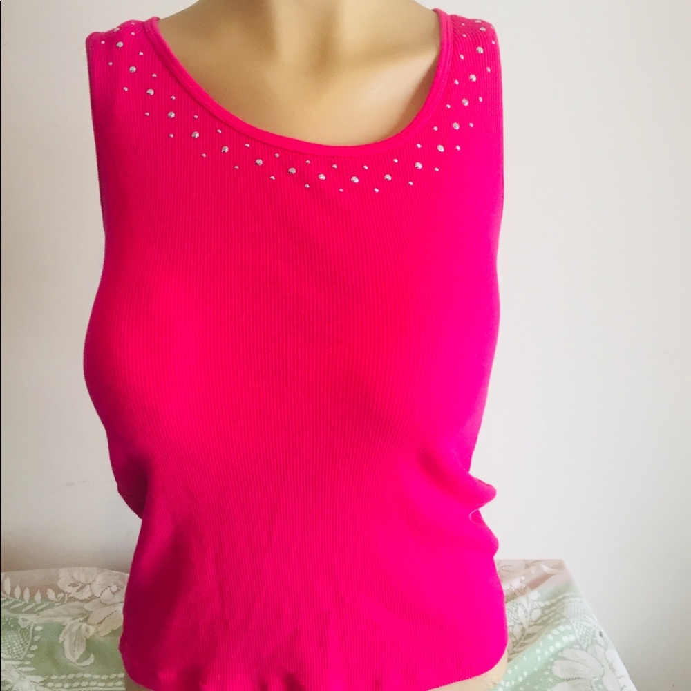 Lady’s sleeveless tank top